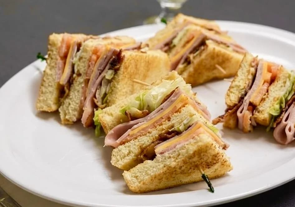 Club sandwich quarters